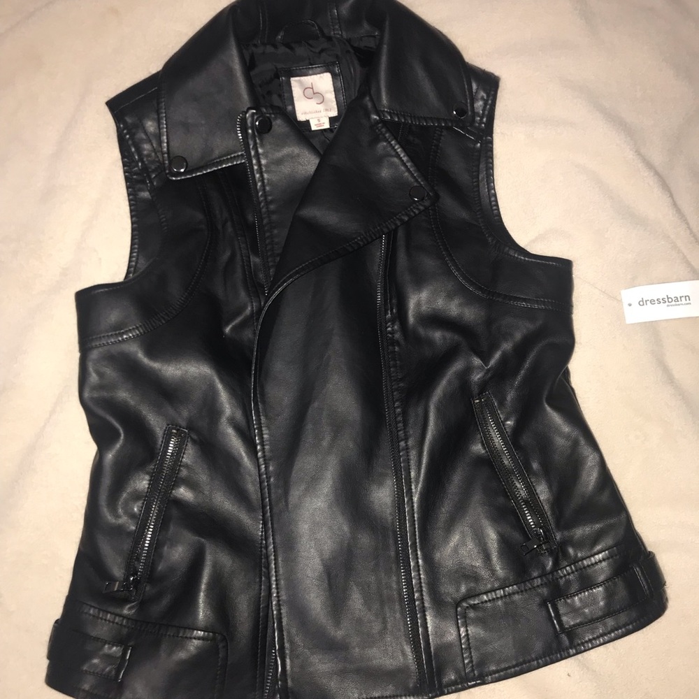Black faux leather vest never worn Great condition